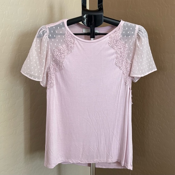LOFT Tops - 🌺SALE🌺 LOFT 💕 Short Sleeve Top with flutter sleeves